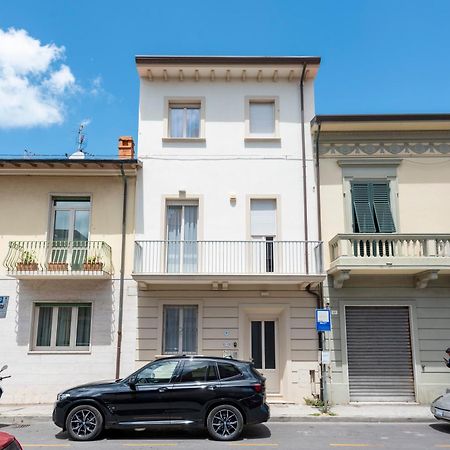 Suite Ondina Viareggio Apartments - Happy Rentals ภายนอก รูปภาพ